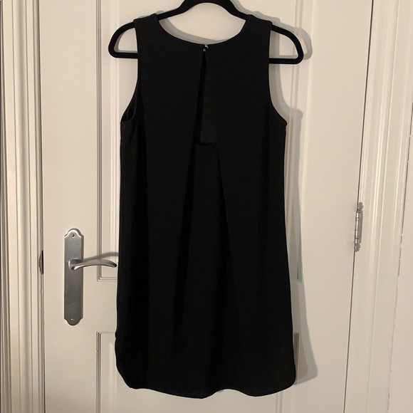 Black dress - Picture 3 of 5